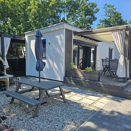 Bowery Guest Houses - Arnyas Vendeghazak Balatonalmádi Eksteriør billede
