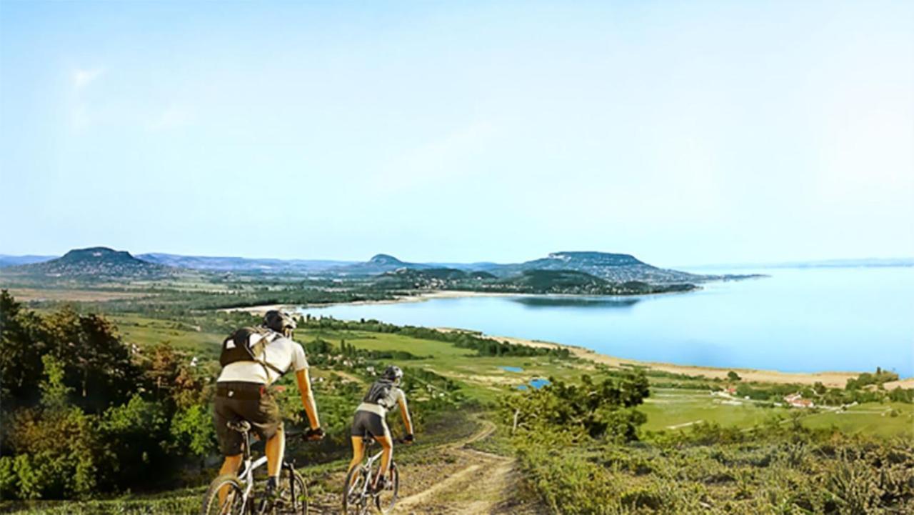 Bowery Guest Houses - Arnyas Vendeghazak Balatonalmádi Eksteriør billede