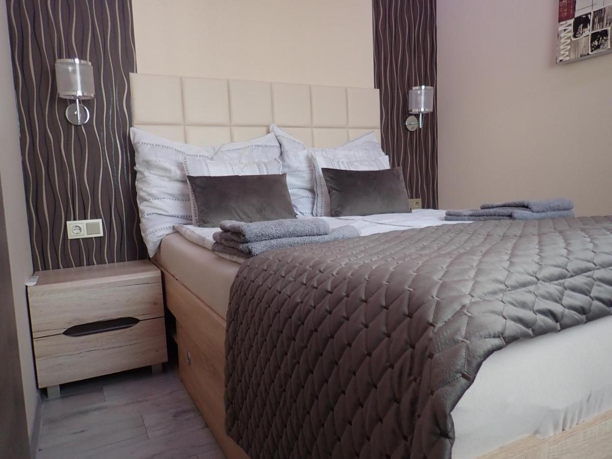 Bowery Guest Houses - Arnyas Vendeghazak Balatonalmádi Eksteriør billede