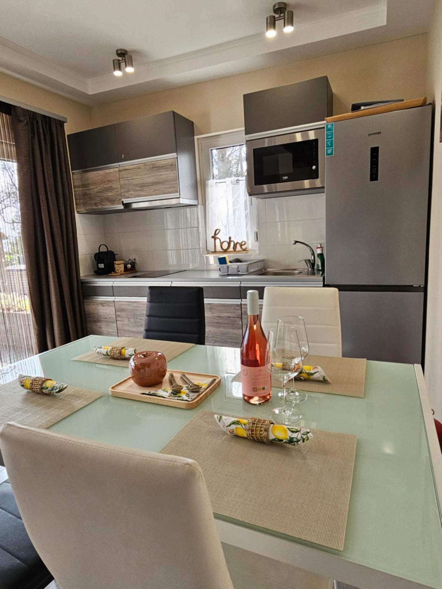 Bowery Guest Houses - Arnyas Vendeghazak Balatonalmádi Eksteriør billede