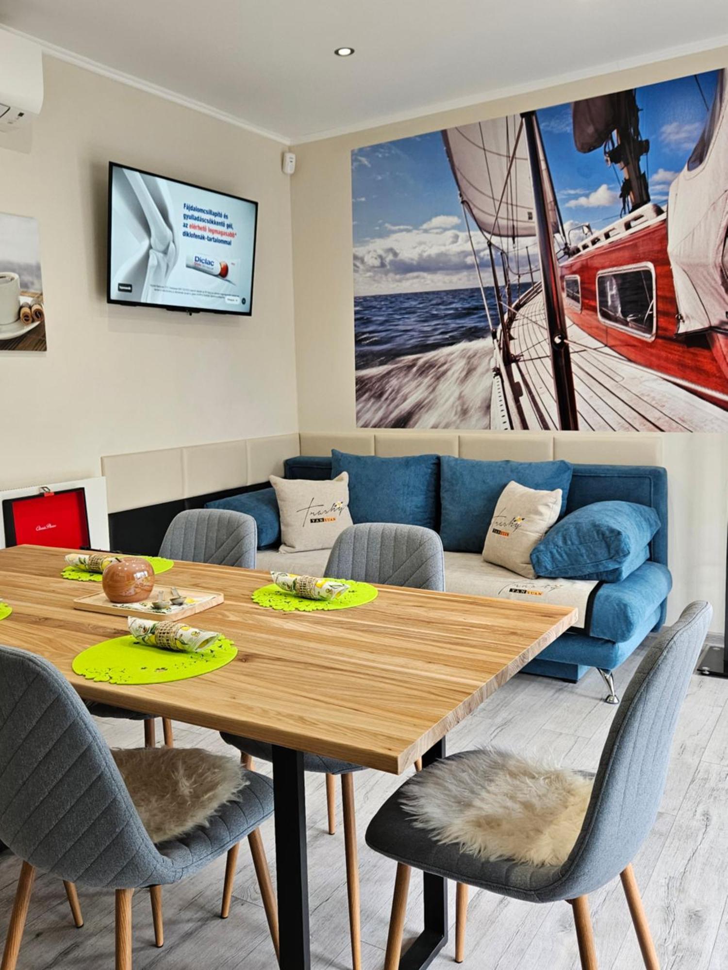 Bowery Guest Houses - Arnyas Vendeghazak Balatonalmádi Eksteriør billede