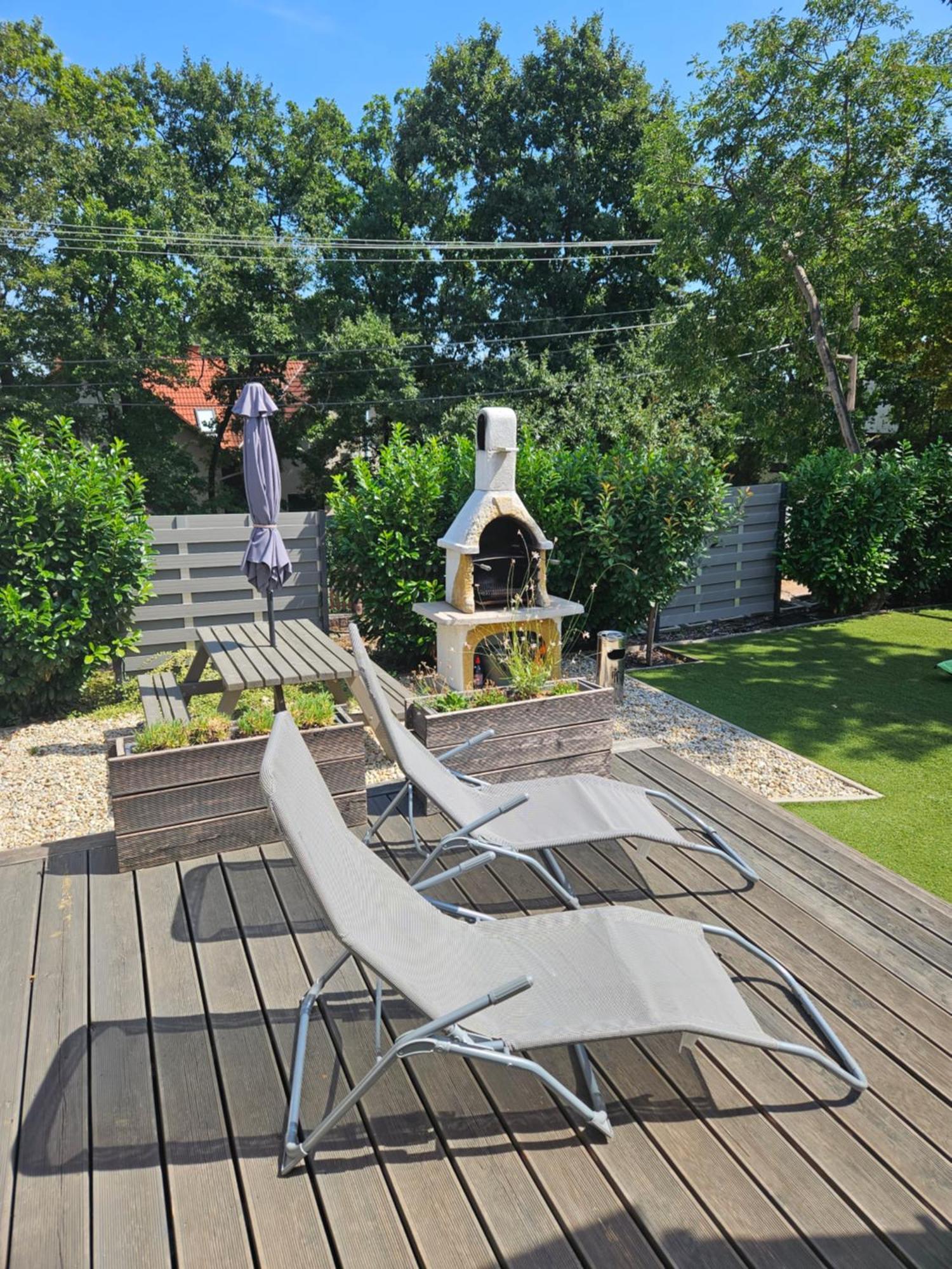 Bowery Guest Houses - Arnyas Vendeghazak Balatonalmádi Eksteriør billede